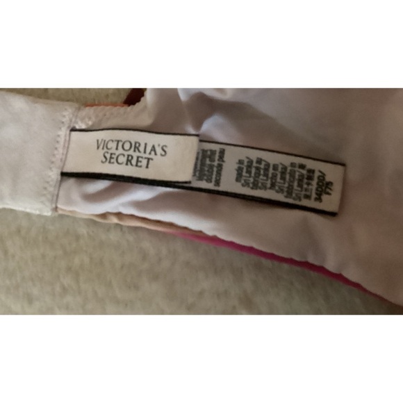 NWOT Victoria Secret underwire bra size 34DDD - Picture 2 of 2